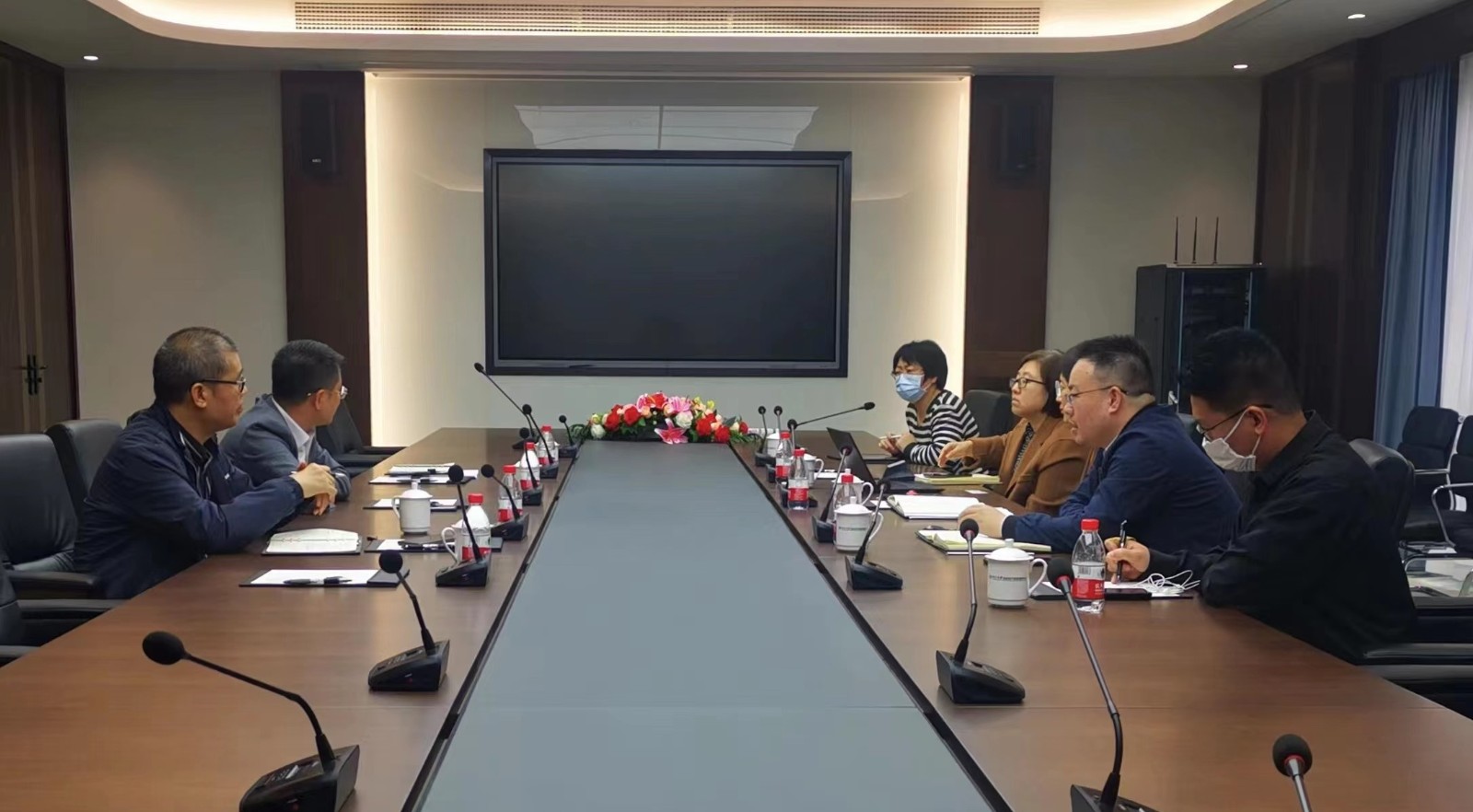 Luo Linhua, Chairman of Dongchen Valve and His Delegation Visited Zhejiang University Advanced Electrical Equipment Innovation Center